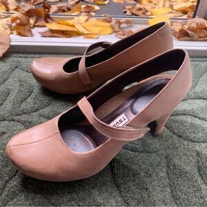 Tsubo Women's Mary Jane Pumps Size 9.5 Heels Tan Brown Leather Slingback Shoes